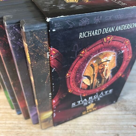 Stargate DVD box set seasons 4,5,6,7,8 - Picture 7 of 12